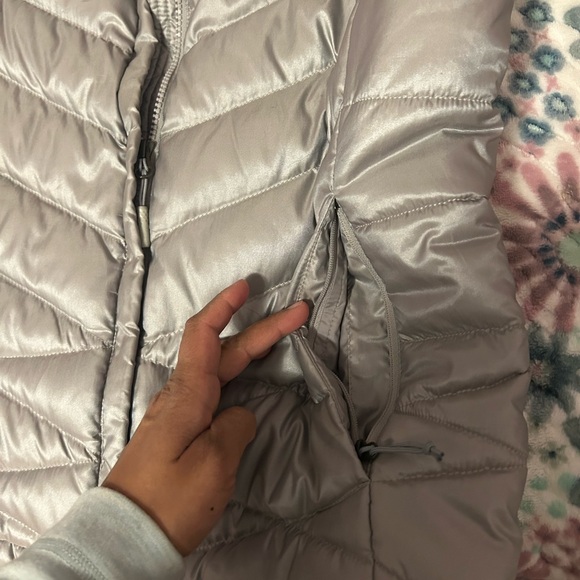 The North Face Women's Gray Puffer Vest - Picture 6 of 6